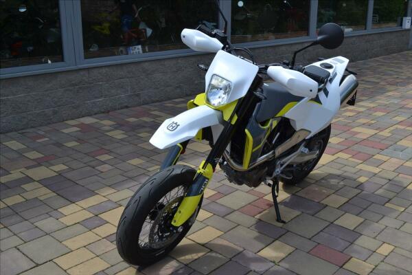 Husqvarna 701 Supermoto 2024