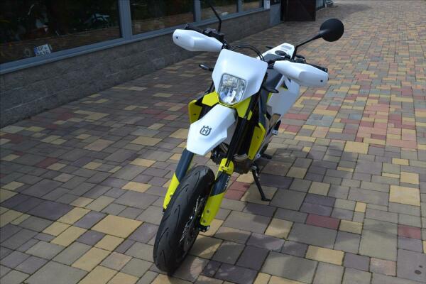 Husqvarna 701 Supermoto 2024