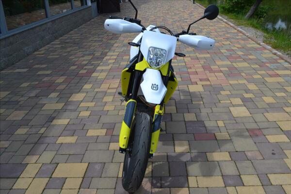 Husqvarna 701 Supermoto 2024