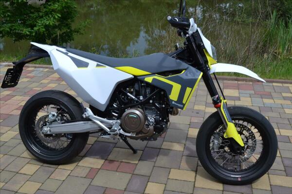 Husqvarna 701 Supermoto 2024