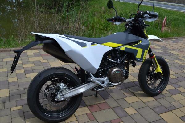 Husqvarna 701 Supermoto 2024